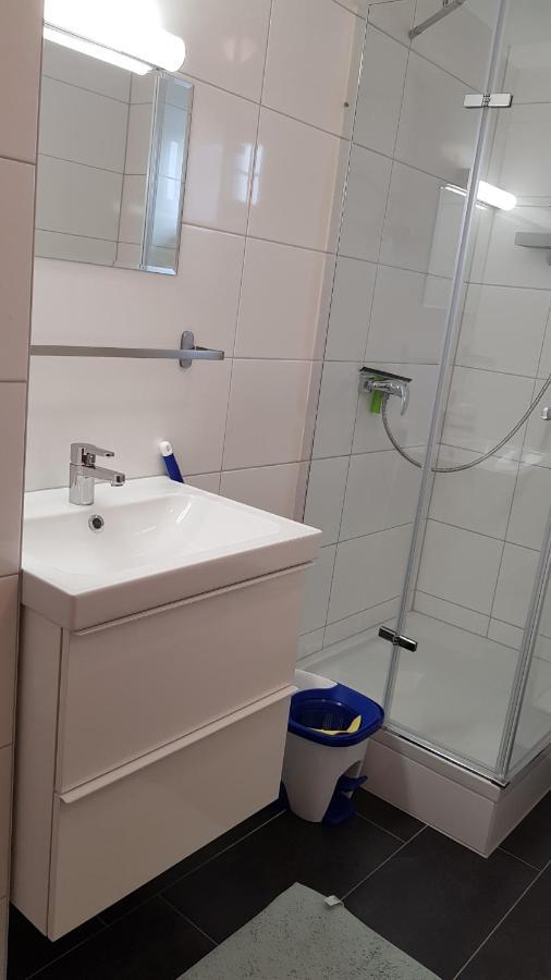 Outletcity Ferienwohnung Apartment 2 Metzingen  Buitenkant foto