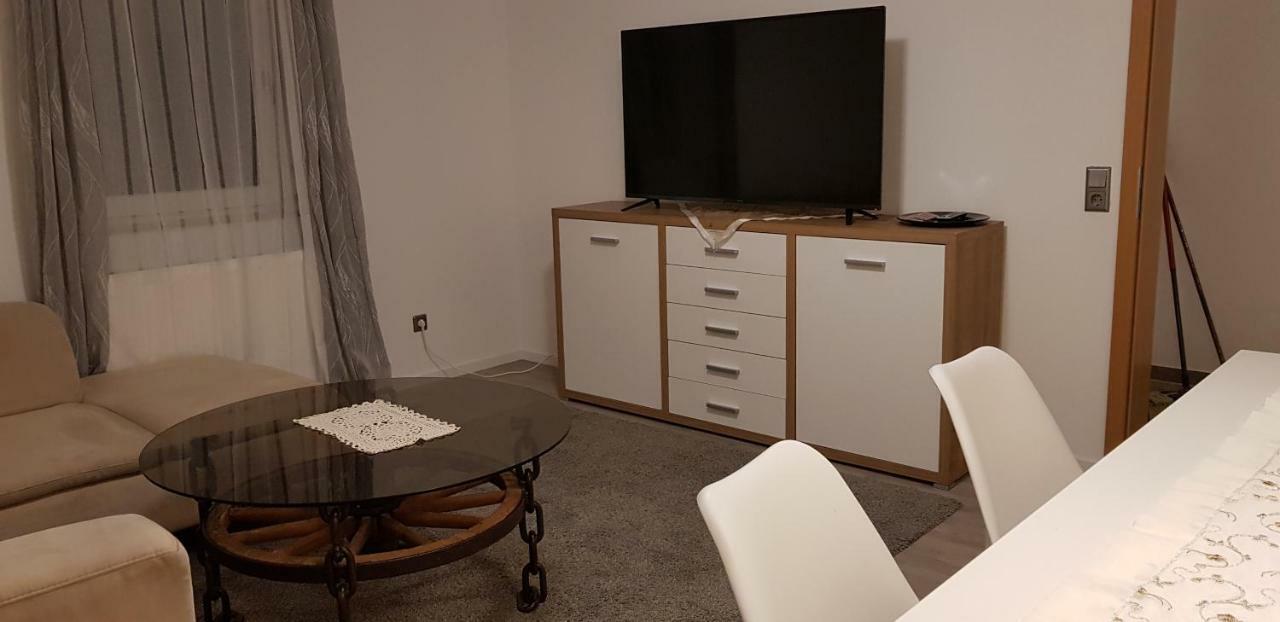 Outletcity Ferienwohnung Apartment 2 Metzingen  Buitenkant foto