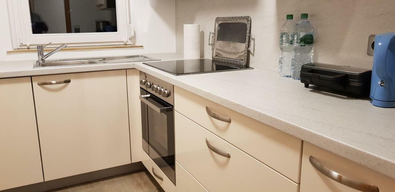 Outletcity Ferienwohnung Apartment 2 Metzingen  Buitenkant foto
