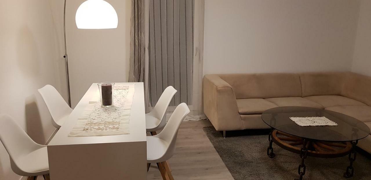 Outletcity Ferienwohnung Apartment 2 Metzingen  Buitenkant foto