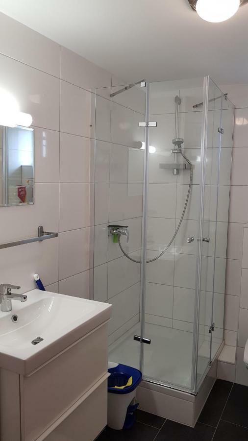 Outletcity Ferienwohnung Apartment 2 Metzingen  Buitenkant foto