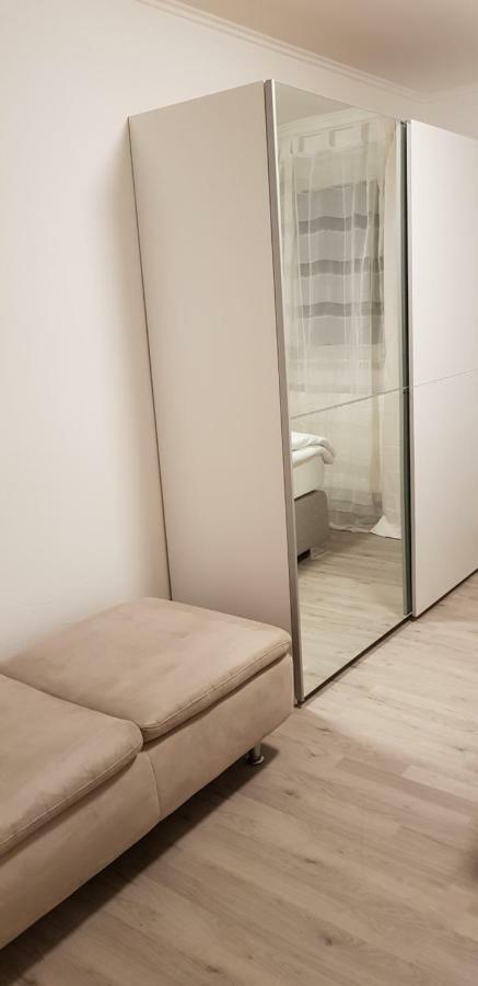 Outletcity Ferienwohnung Apartment 2 Metzingen  Buitenkant foto