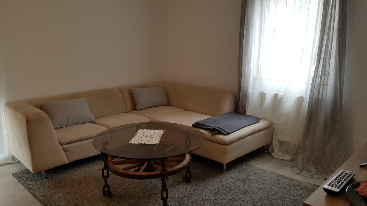 Outletcity Ferienwohnung Apartment 2 Metzingen  Buitenkant foto