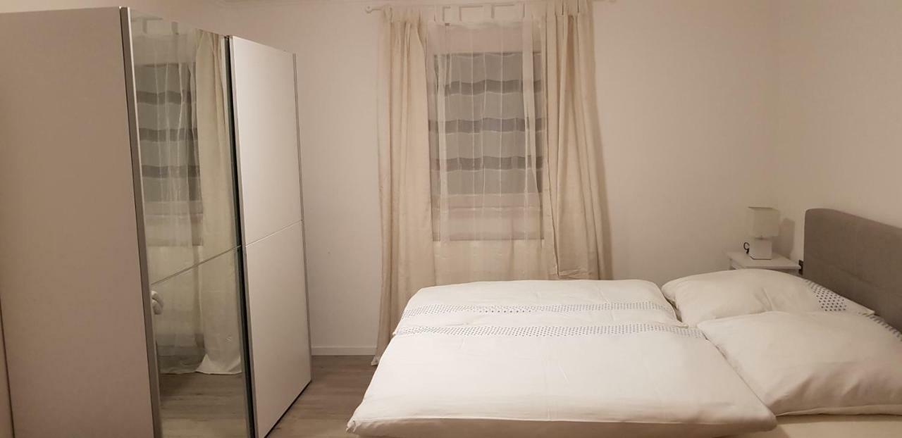 Outletcity Ferienwohnung Apartment 2 Metzingen  Buitenkant foto