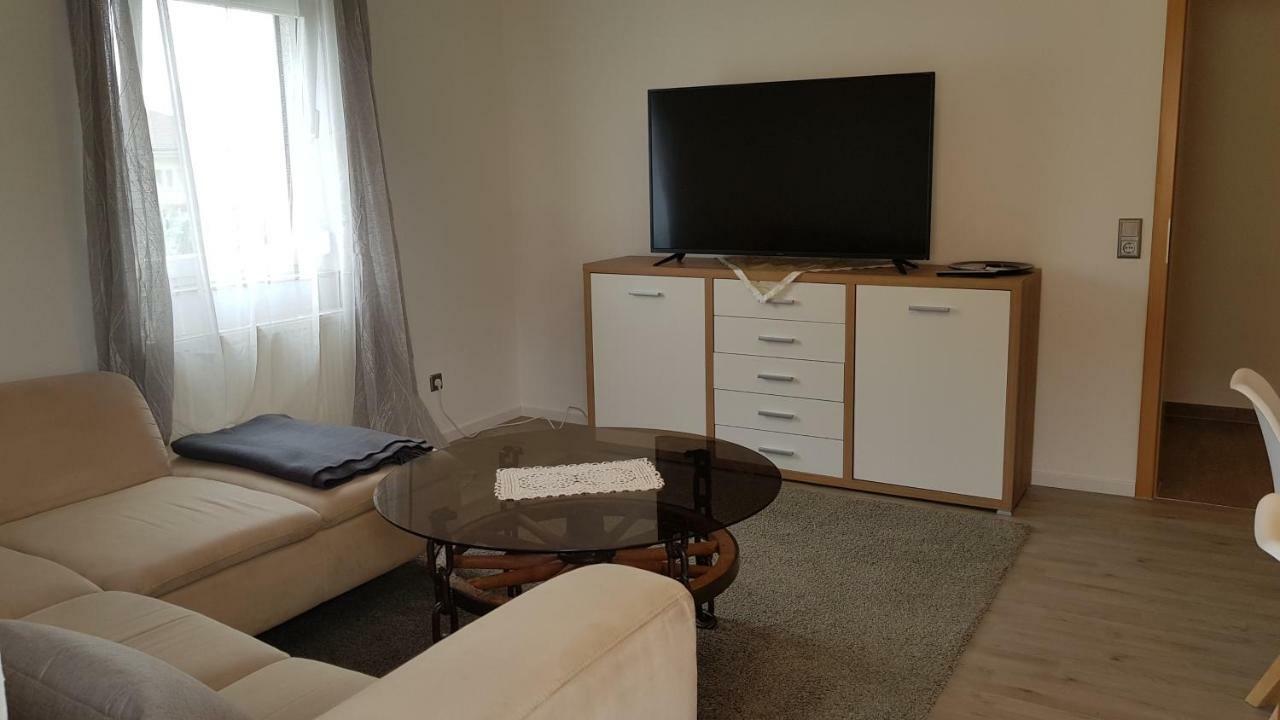 Outletcity Ferienwohnung Apartment 2 Metzingen  Buitenkant foto