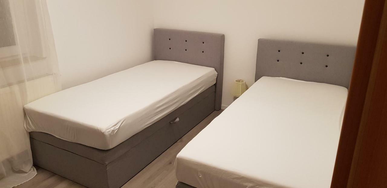 Outletcity Ferienwohnung Apartment 2 Metzingen  Buitenkant foto