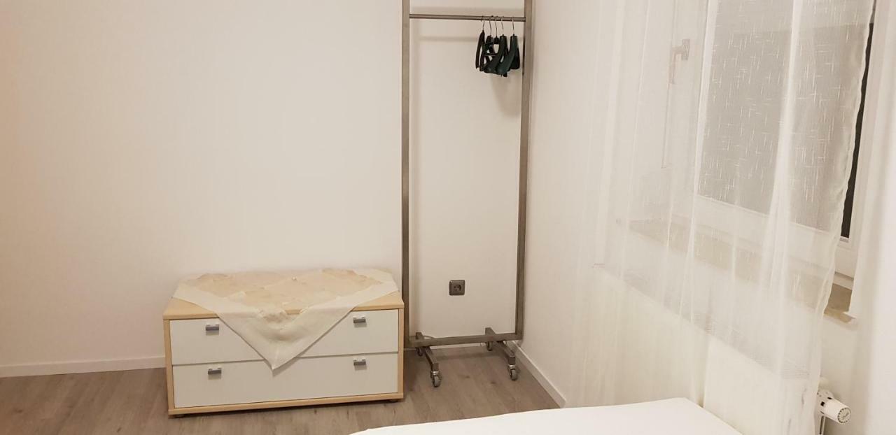 Outletcity Ferienwohnung Apartment 2 Metzingen  Buitenkant foto